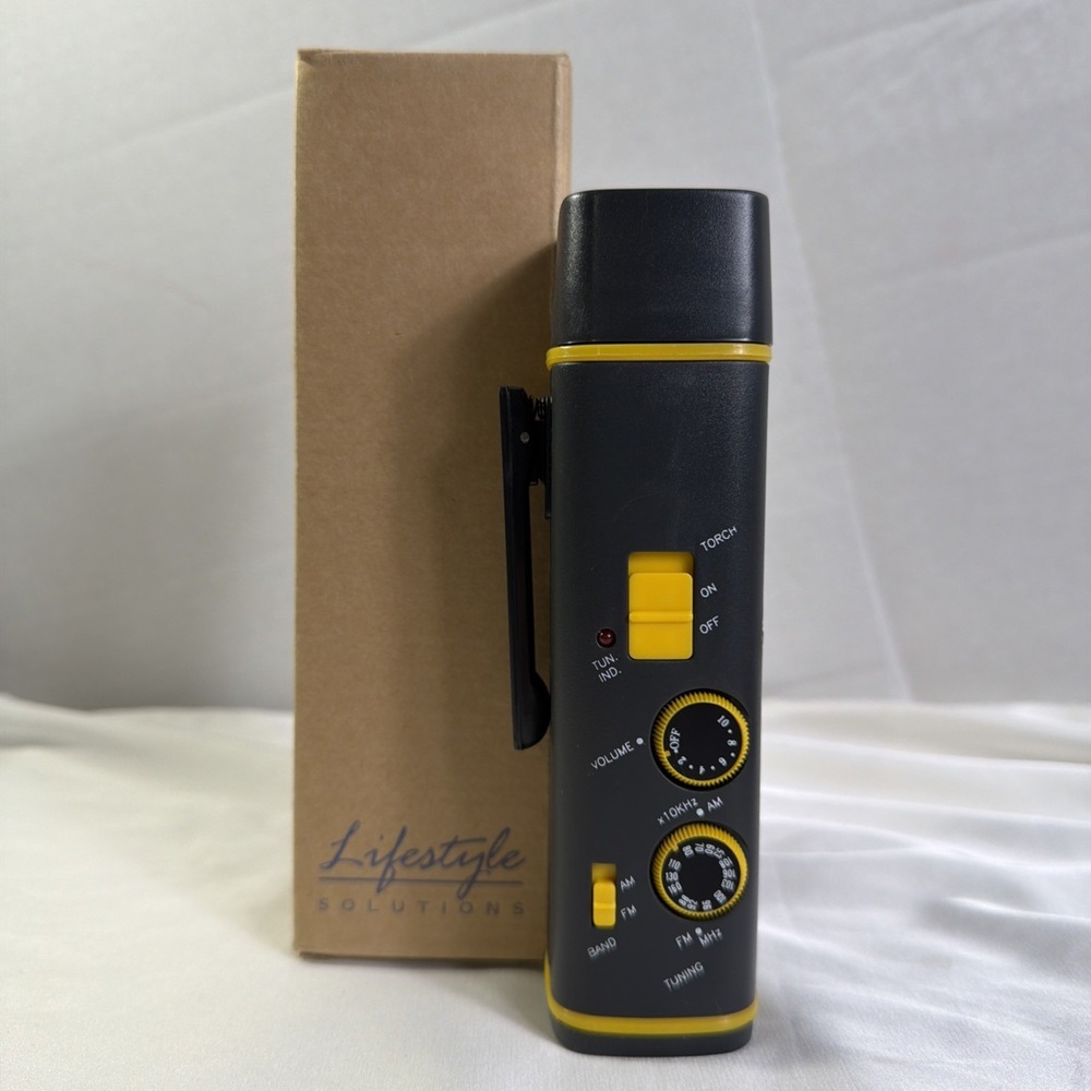 VTG 1996  LifeStyle AM/FM Radio with‎ Flashlight & Warning Flasher Antenna
